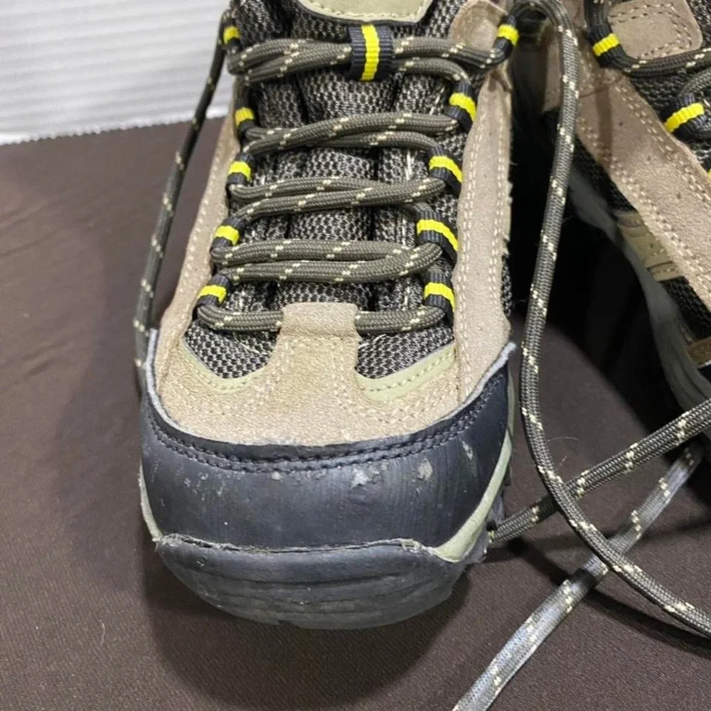 Khaki and green Denali size 4 hiking boots . SKU319. hikingboots